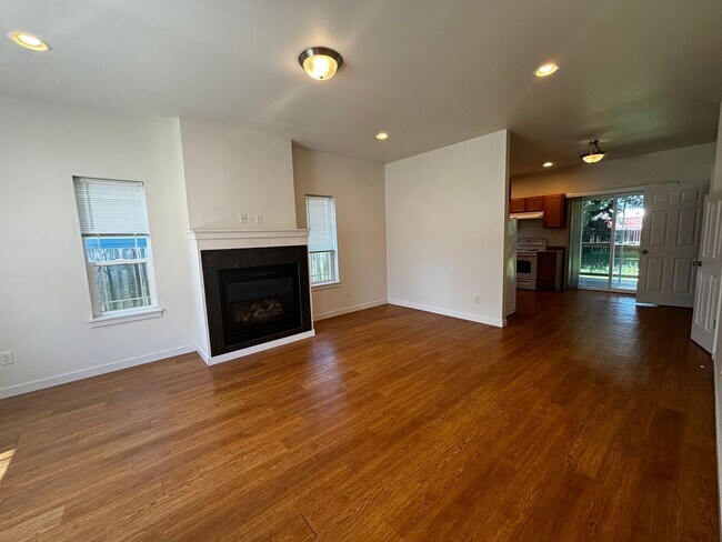 Photo - 3 Bed 2.5 Bath Lynden Townhome Unit A