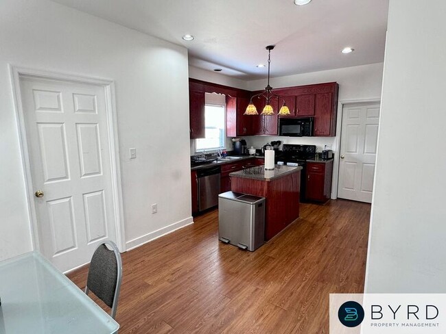 Photo - 1705 Lakeview Ave