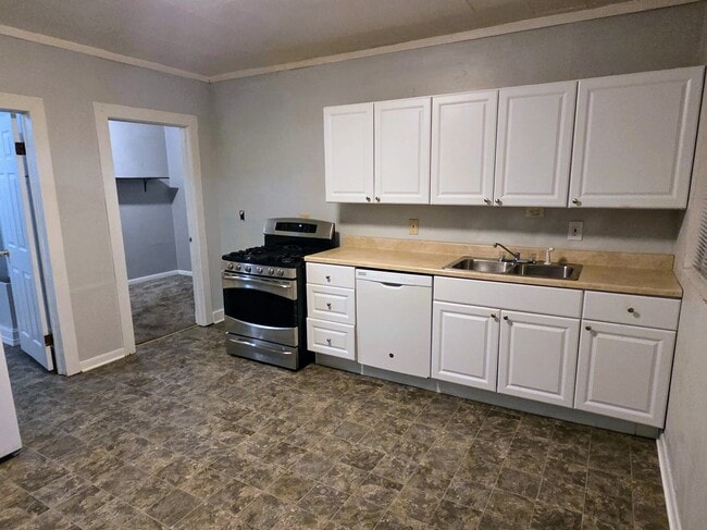 Photo - 1340 Chatham St Unit Lower