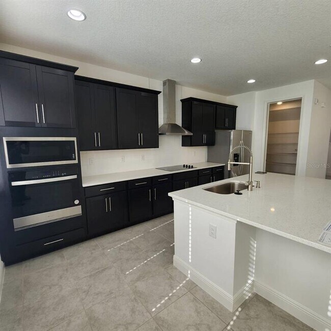 Photo - 19050 Blueleaf St