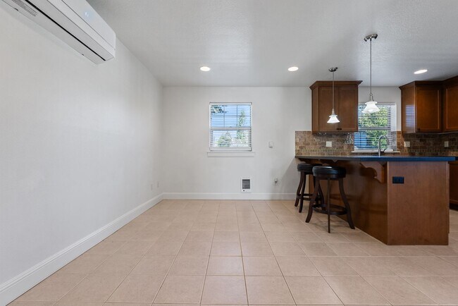 Photo - 216 NE Tillamook St