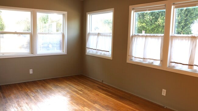 Photo - 556 Indiana Ave