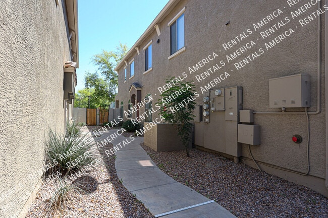 Photo - 2401 E Rio Salado Pkwy
