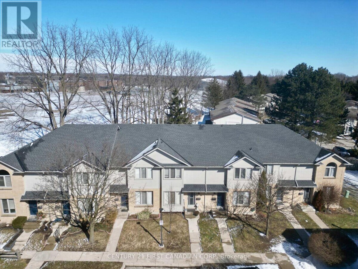 Photo - 925 Lawson Rd