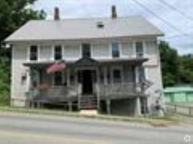 Building Photo - 172 Maple St Unit 1 Rental