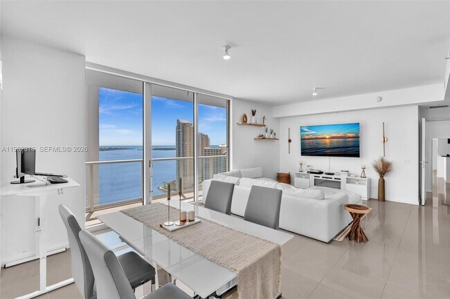 Building Photo - 300 S Biscayne Blvd Unit 2916