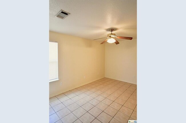 Building Photo - 3400 Hereford LN Unit B