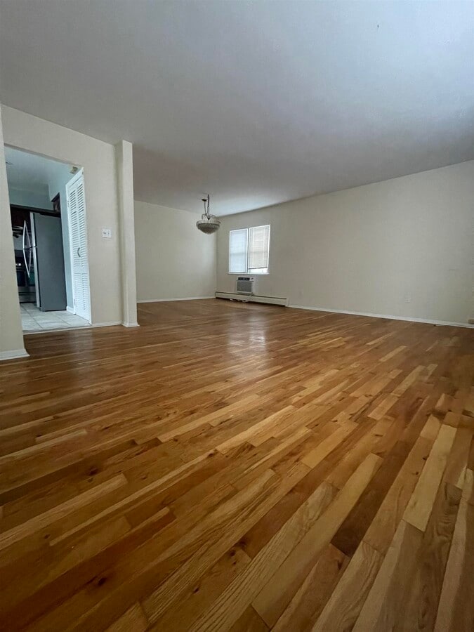 Photo - 7 Country Village Ct