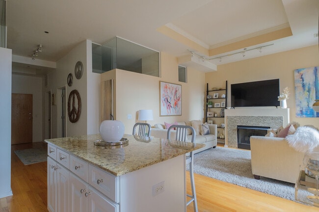 Photo - 208 W Washington St Unidad 1708