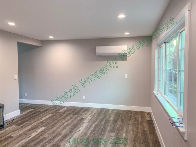 Photo - 756 N 11th St