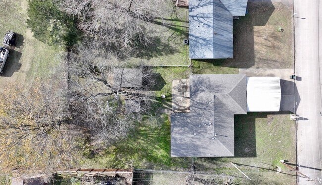 Photo - 3 Bedroom 2 Bath home | Fenced in back yard | In Town