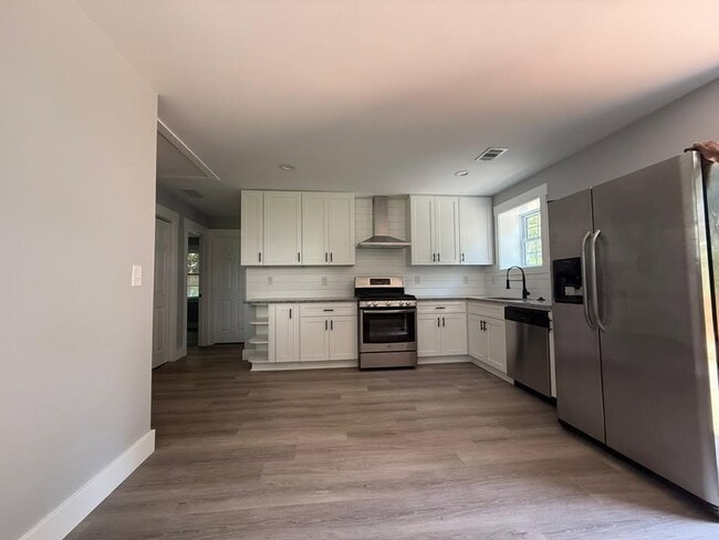 Photo - 1099 Center St SW