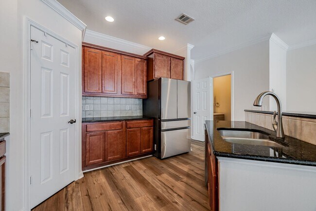 Photo - 3-Bedroom End-Unit Townhome in Gated Weslyn Park