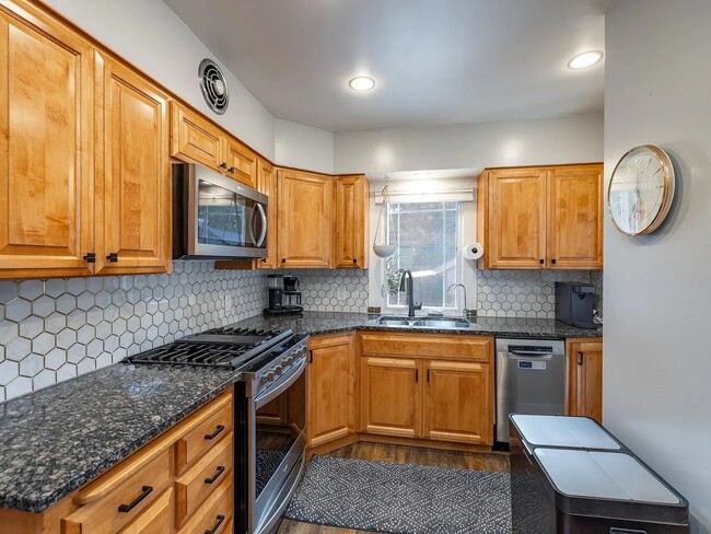 Photo - 423 W 17th Ave