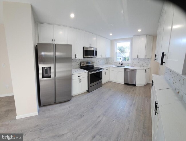 Photo - 20 Oak Ave