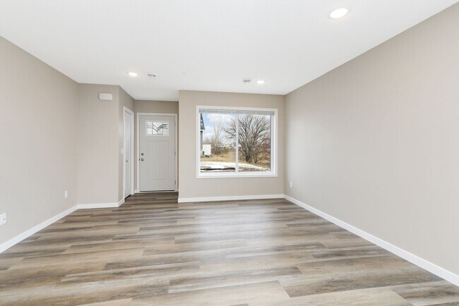 Photo - 3bd 3ba 2 car gar END UNIT avail now