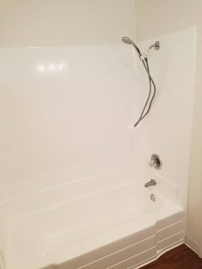 1BR, 1BA - 775 SF