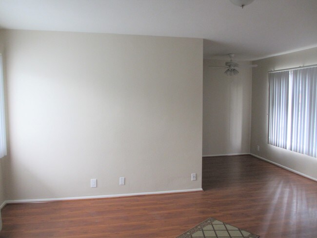 Sala de estar - Vanguard Towers Apartments