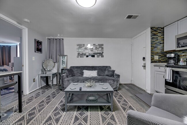 Photo - 1812 9th St NW Unidad 2