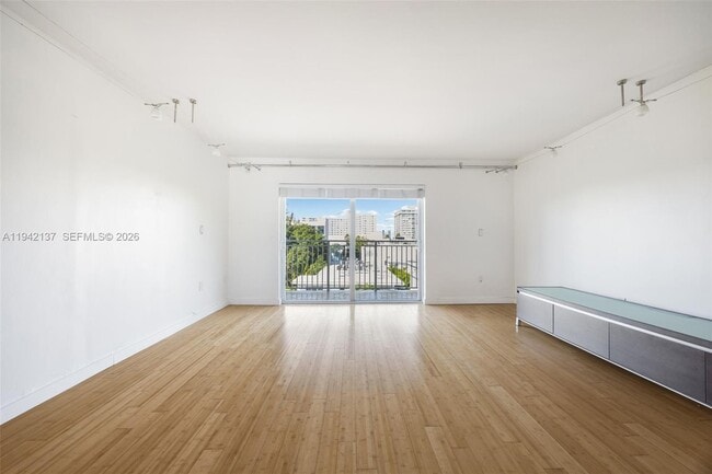 Photo - 947 Lenox Ave. Unidad 501