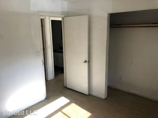 Photo - 205 Jackson St