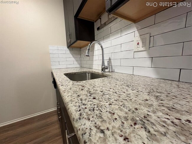 Photo - 810 Plate St Unit 203