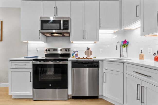 Photo - 1060 Main St