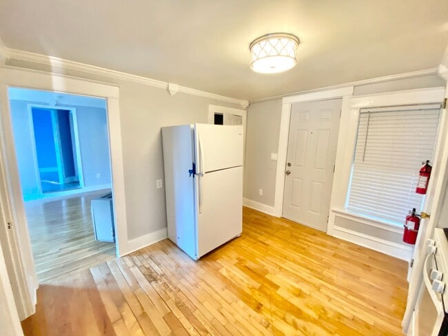 Photo - 2 Bedroom Apartment in Burlington VT Available 6/1! Unit 5