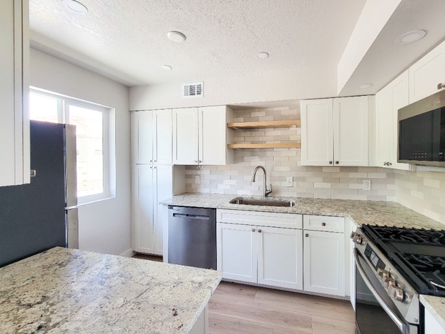 Photo - 7141 N 16th St