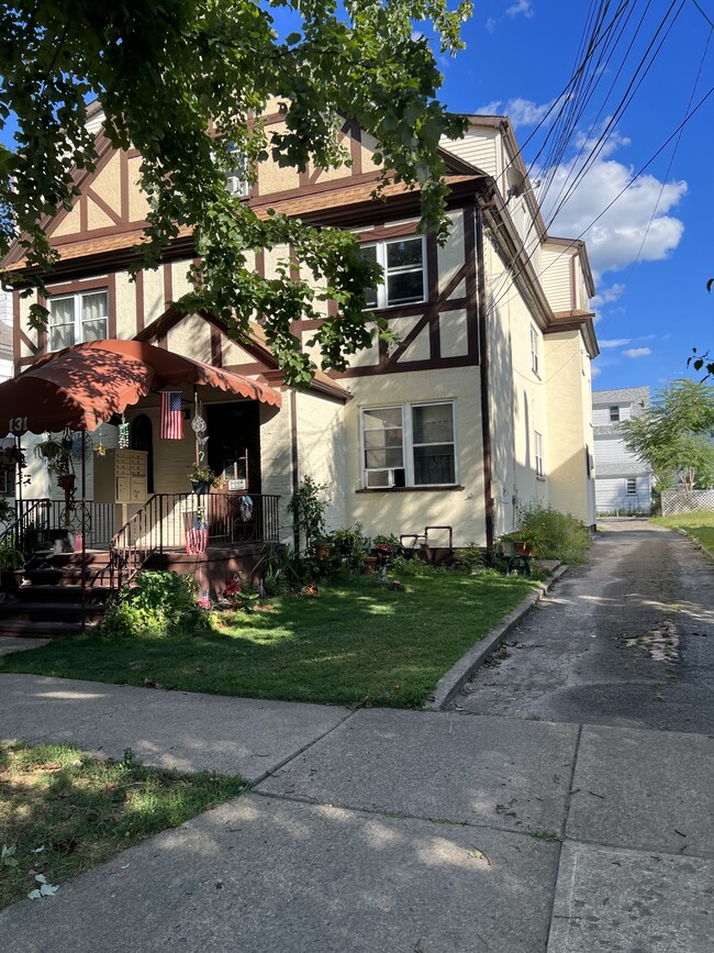 131 S Maple Ave