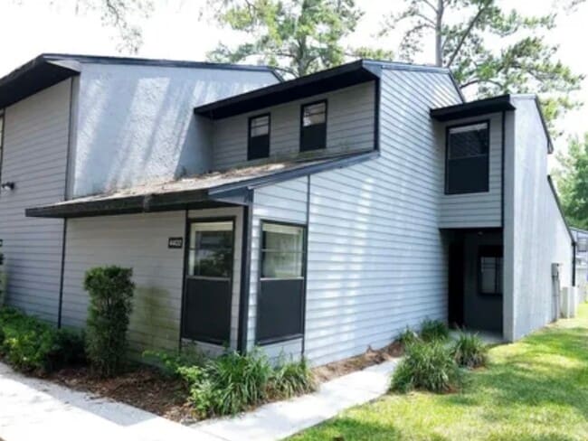 Building Photo - 4402 SW 21st Ln Rental
