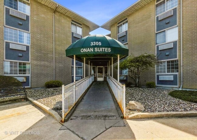 Building Photo - 3305 Sunset Ave Unit 121