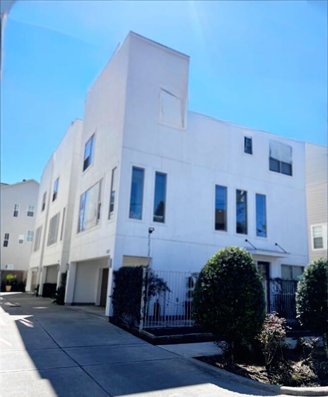 Photo - 5327 Lillian St