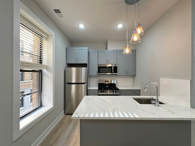 419 W Belden Ave Unit 02