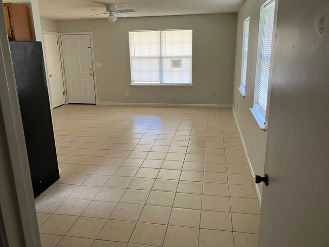 Photo - 720 E Nelson Ave