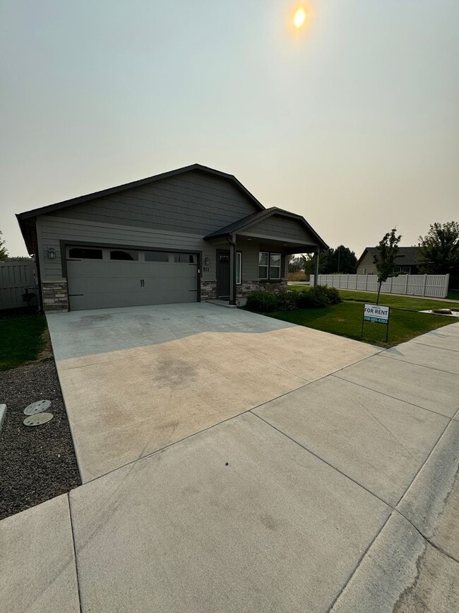 Charming 3-bedroom, 2-bathroom home locate... - Charming 3-bedroom, 2-bathroom home locate...