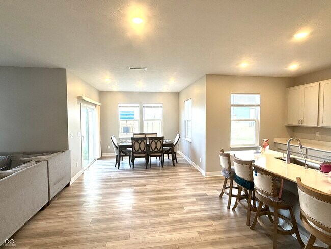 Photo - 2079 Dixon Crk Dr