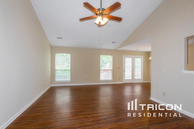 Photo - 121 Green Rose Rd