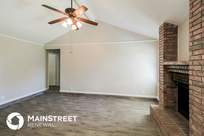 Photo - 1010 Galaxy Dr