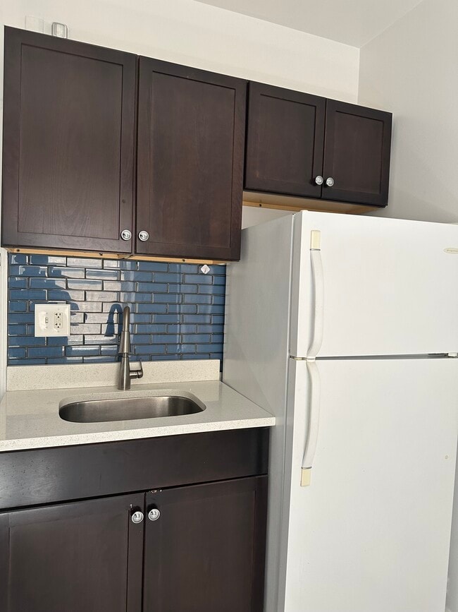 Building Photo - 6343 N Magnolia Ave Unit ONE BEDROOM