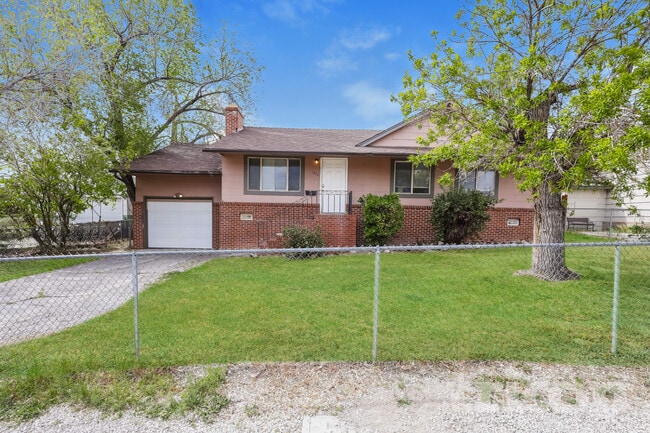 Building Photo - 1370 University Terrace