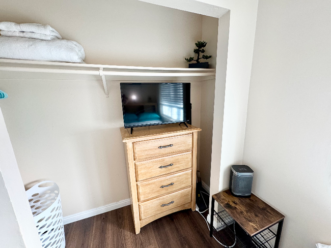 Photo - 5333 Longridge Ave Unidad 2