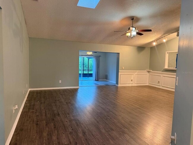 104 Brewster Ln