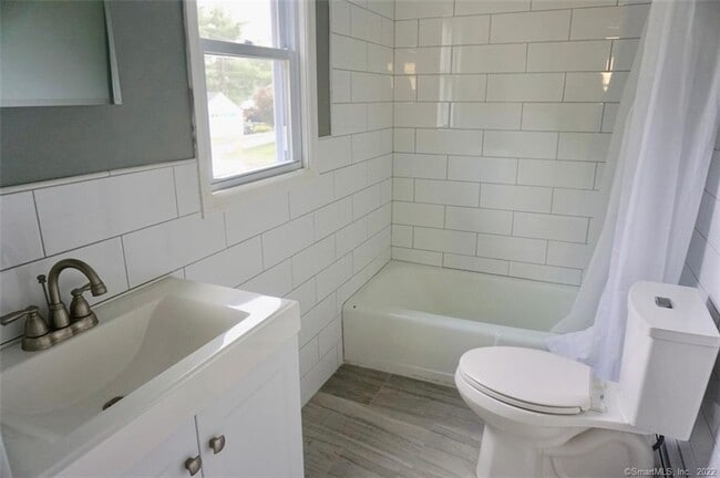 Photo - 15 Crofut Pl Unit 1