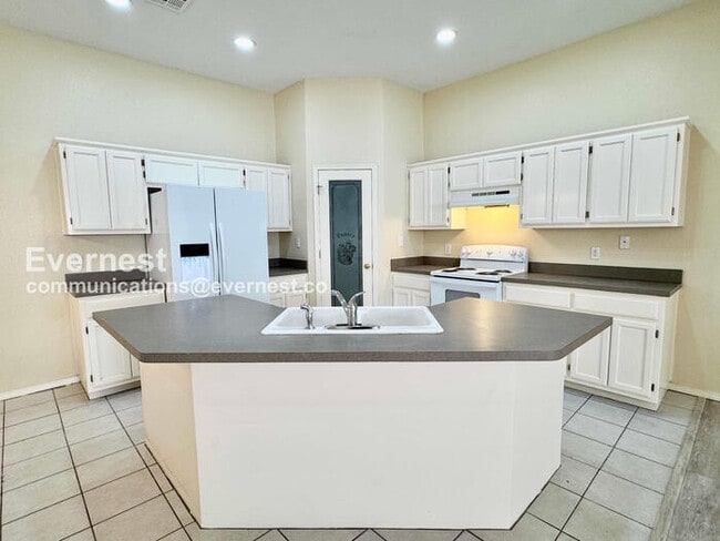 Photo - 621 S Cedar Ave