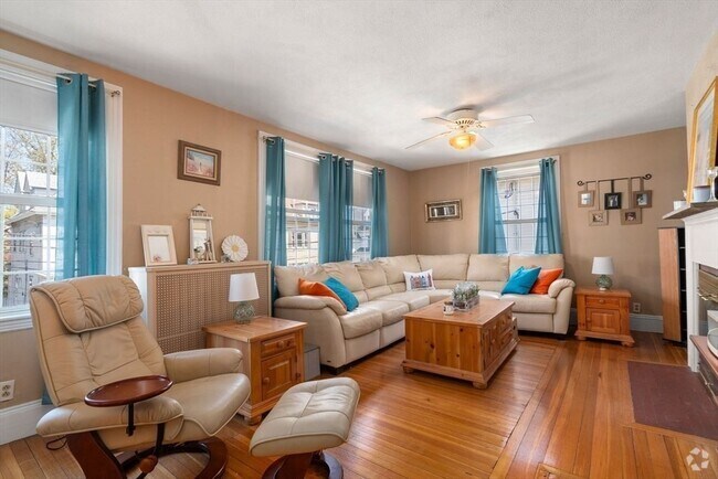 Building Photo - 18 Newcastle Rd Unit 18 Rental