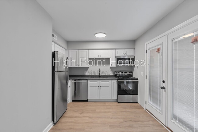 Building Photo - 400 Gallery Ln Unit D4