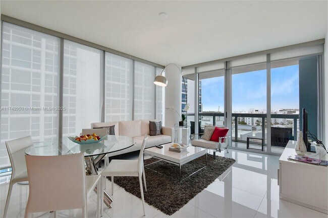 Photo - 6899 Collins Ave Unidad 909 Rental