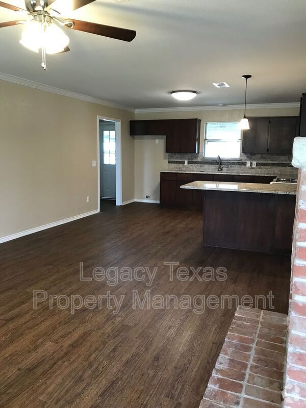 Building Photo - 101 Donna St Rental