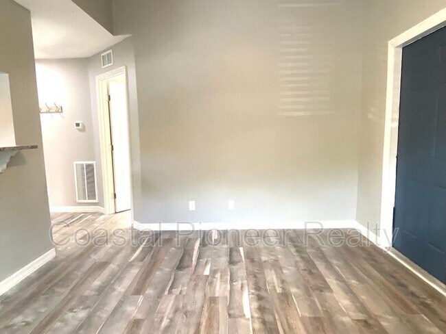 Photo - 8642 Mallard Reserve Dr Unidad #201